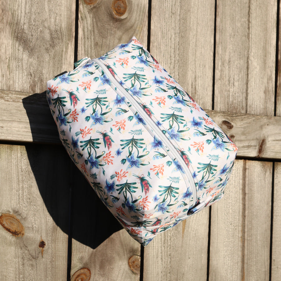 THE SILENT GARDEN TRAVEL POUCH